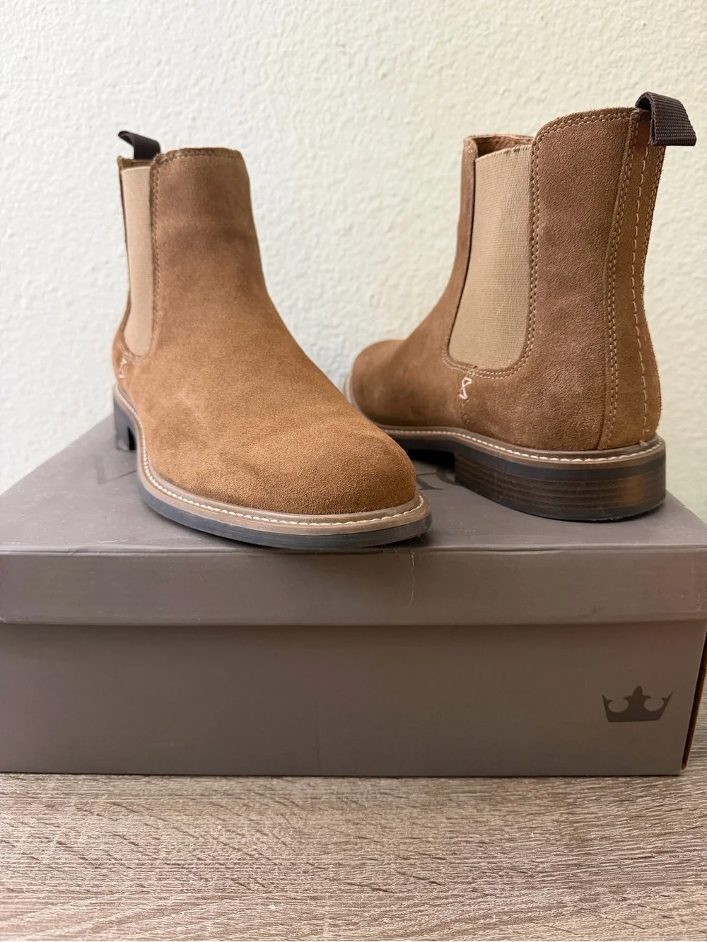 Crown Vintage Men's Suede Chukka Boots in Brown